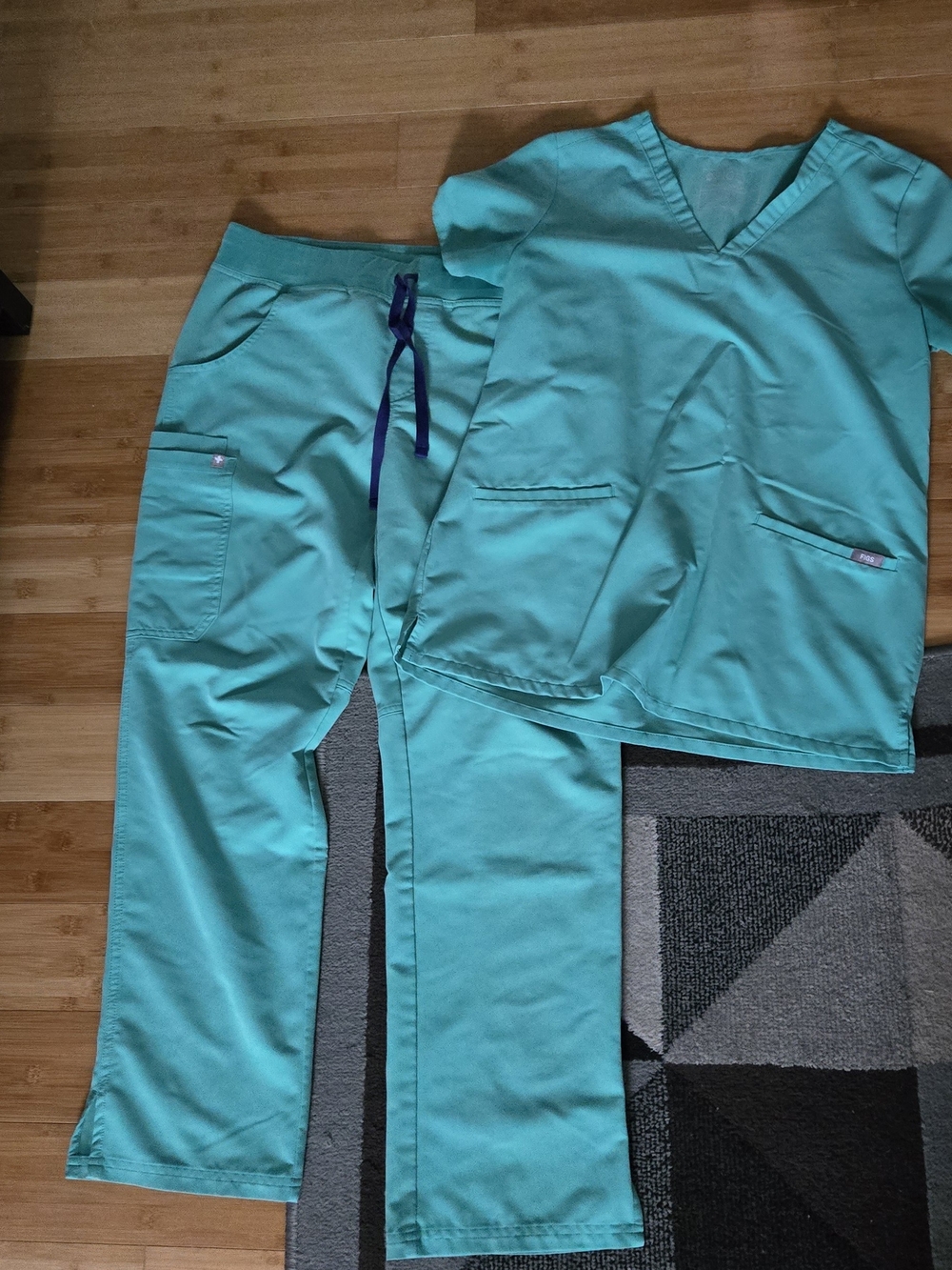 Figs Teal Women's Scrub Set